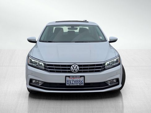 Used 2018 Volkswagen Passat 2.0T SE image 2
