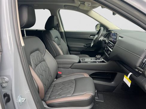 New 2026 Nissan Pathfinder Platinum image 16