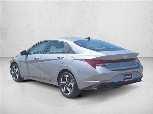 Used 2023 Hyundai Elantra SEL w/ Convenience Package FWD image 8