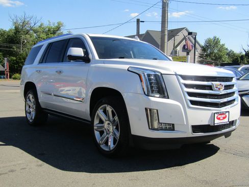 Used 2017 Cadillac Escalade Premium Luxury image 1