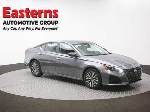 Used 2025 Nissan Altima 2.5 SV FWD image 45