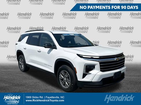 Used 2024 Chevrolet Traverse LT w/ LPO, Floor Liner Package FWD image 1