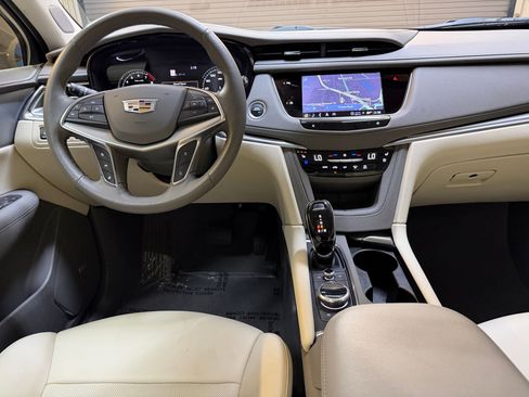 Certified 2024 Cadillac XT5 Premium Luxury FWD image 4
