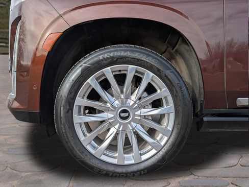 Used 2023 Cadillac Escalade ESV Premium Luxury w/ Performance Package image 8