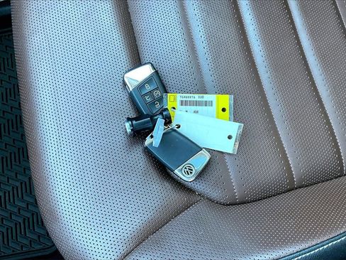 Used 2021 Volkswagen Atlas SEL Premium image 34