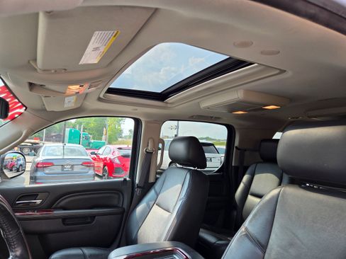 Used 2013 Cadillac Escalade ESV Luxury RWD image 9