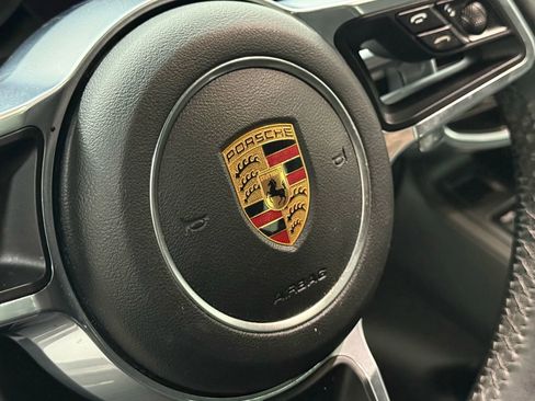 Used 2018 Porsche Cayenne Platinum Edition image 19