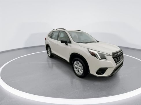 Used 2022 Subaru Forester 2.5i image 2