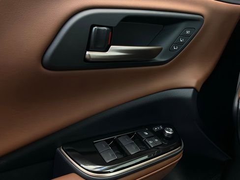 New 2025 Toyota Crown Signia image 22