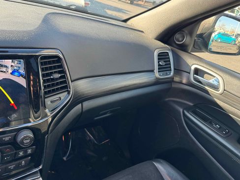 Used 2021 Jeep Grand Cherokee Laredo X image 24