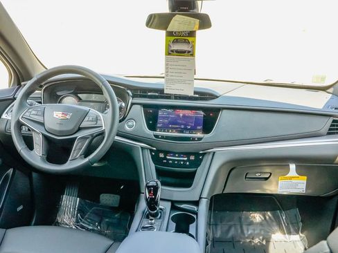New 2026 Cadillac XT5 Luxury image 11