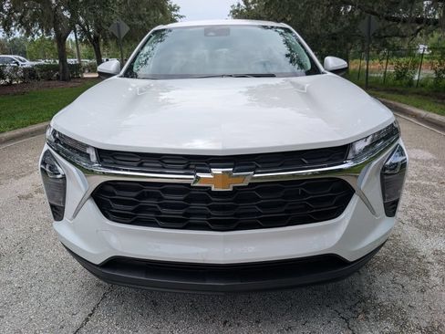 New 2026 Chevrolet Trax LS w/ LS Convenience Package FWD image 2