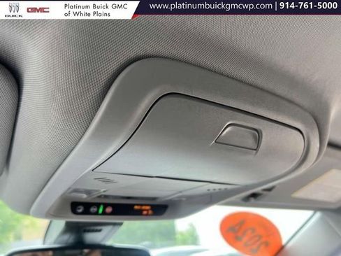 Used 2024 GMC Terrain SLE w/ Driver Convenience Package image 27