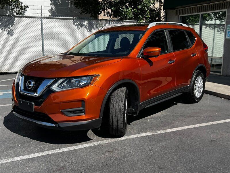 Used 2017 Nissan Rogue SV AWD/4WD image 3