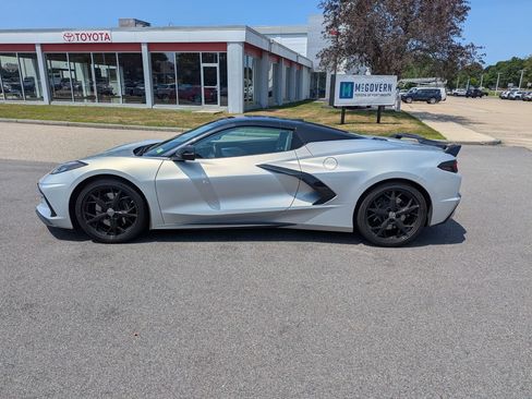 Used 2022 Chevrolet Corvette Stingray Premium Conv w/ Z51 Performance Package RWD image 2