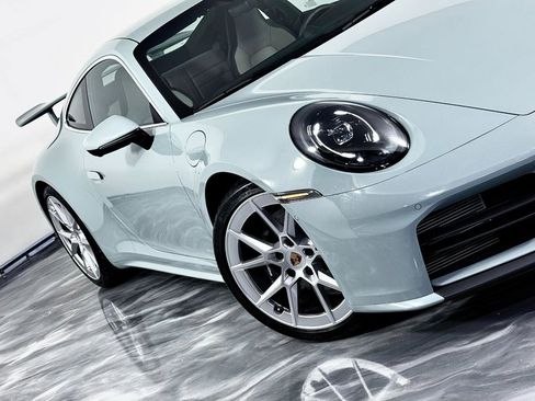 Used 2025 Porsche 911 Carrera RWD image 4