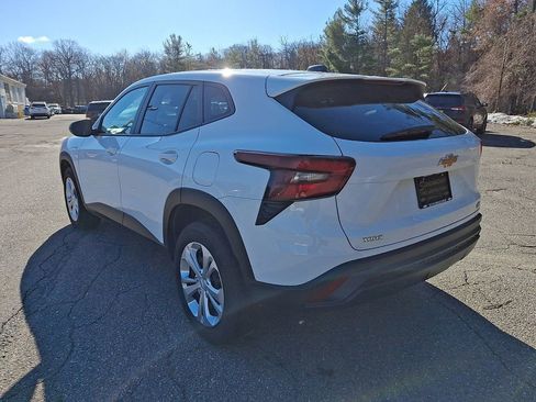 Used 2024 Chevrolet Trax LS image 5