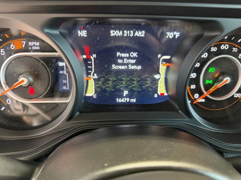 Used 2025 Jeep Wrangler Sahara image 39