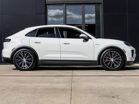 Certified 2025 Porsche Macan 4S Electric image 12