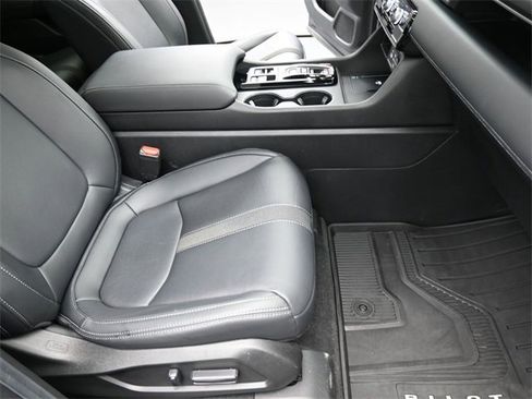 Used 2025 Honda Pilot Touring image 26