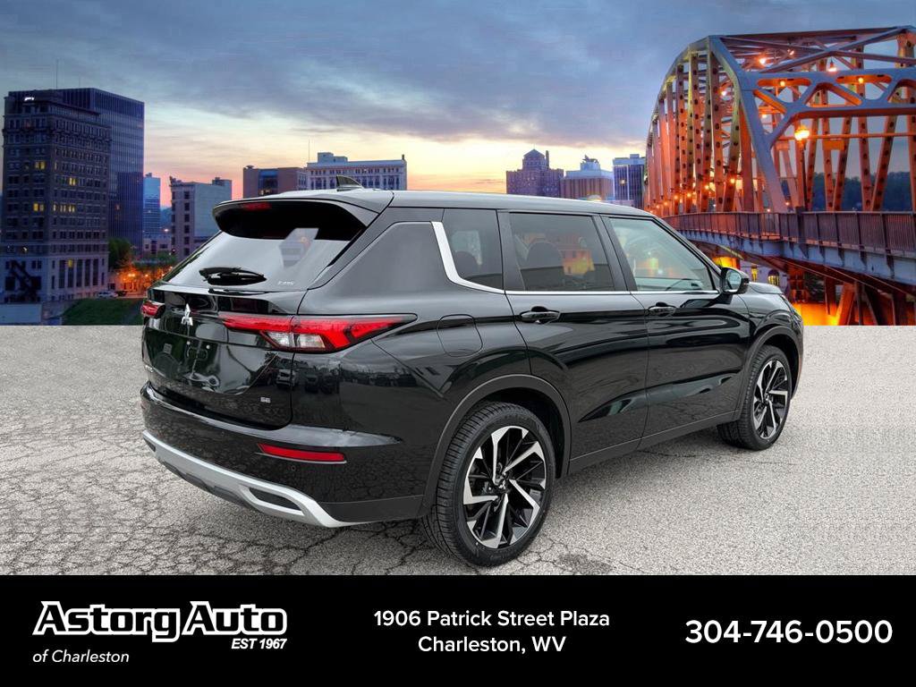 Used 2024 Mitsubishi Outlander SE AWD/4WD image 3