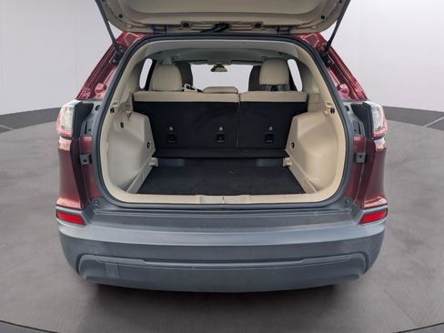 Used 2019 Jeep Cherokee Latitude w/ Popular Appearance Group FWD image 12