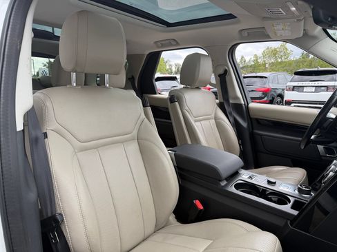 Used 2019 Land Rover Discovery SE AWD/4WD image 24