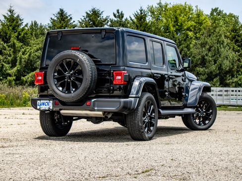 Used 2025 Jeep Wrangler Unlimited Sahara AWD/4WD image 9