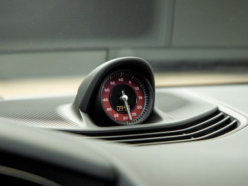 Used 2025 Porsche Taycan GTS image 31