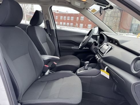 Used 2025 Nissan Kicks Play S image 33