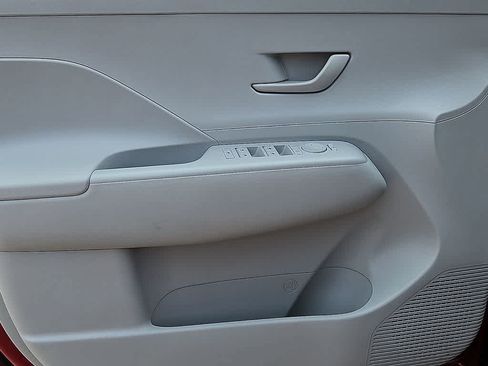 Used 2025 Hyundai Kona SEL FWD image 11