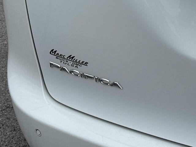 Used 2021 Chrysler Pacifica Touring-L FWD image 6