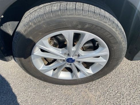 Used 2017 Ford Escape SE w/ SE Cold Weather Package image 10