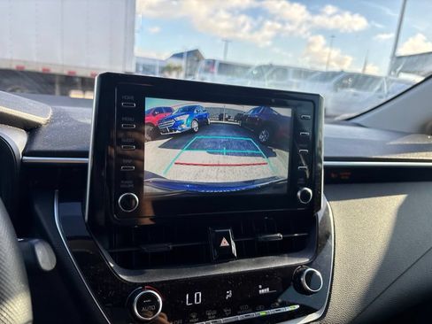 Used 2020 Toyota Corolla LE FWD image 14