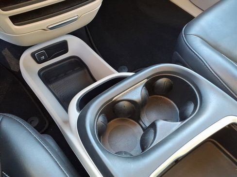 Used 2023 Chrysler Pacifica Touring-L image 13