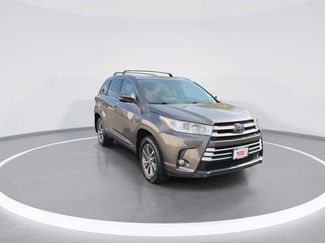 Used 2017 Toyota Highlander XLE AWD/4WD video 2