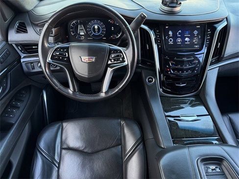 Used 2020 Cadillac Escalade Platinum image 12