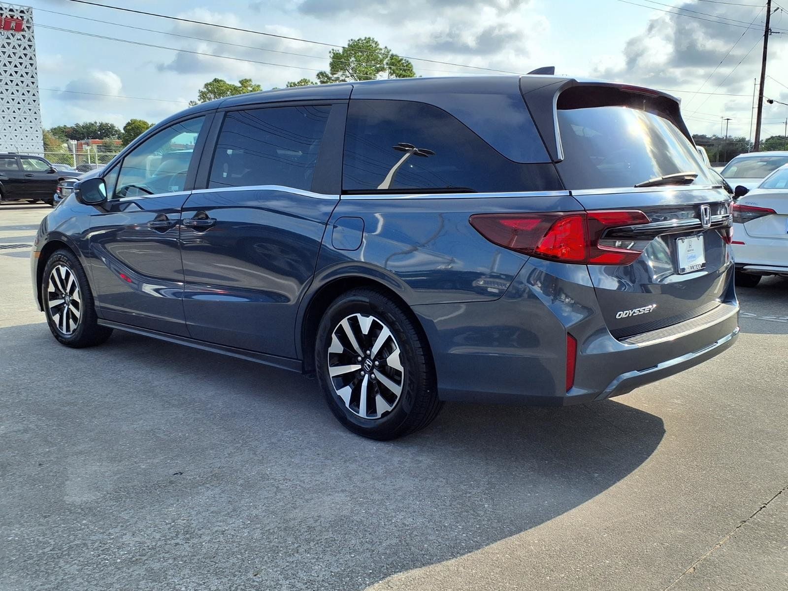 Certified 2025 Honda Odyssey EX-L image 3