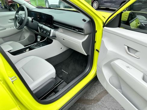 Used 2024 Hyundai Kona SE image 9