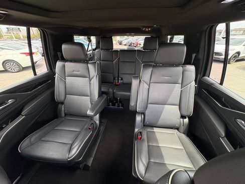 Used 2023 Cadillac Escalade ESV Sport AWD/4WD image 43