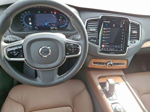 Used 2025 Volvo XC90 T8 Plus AWD/4WD image 12