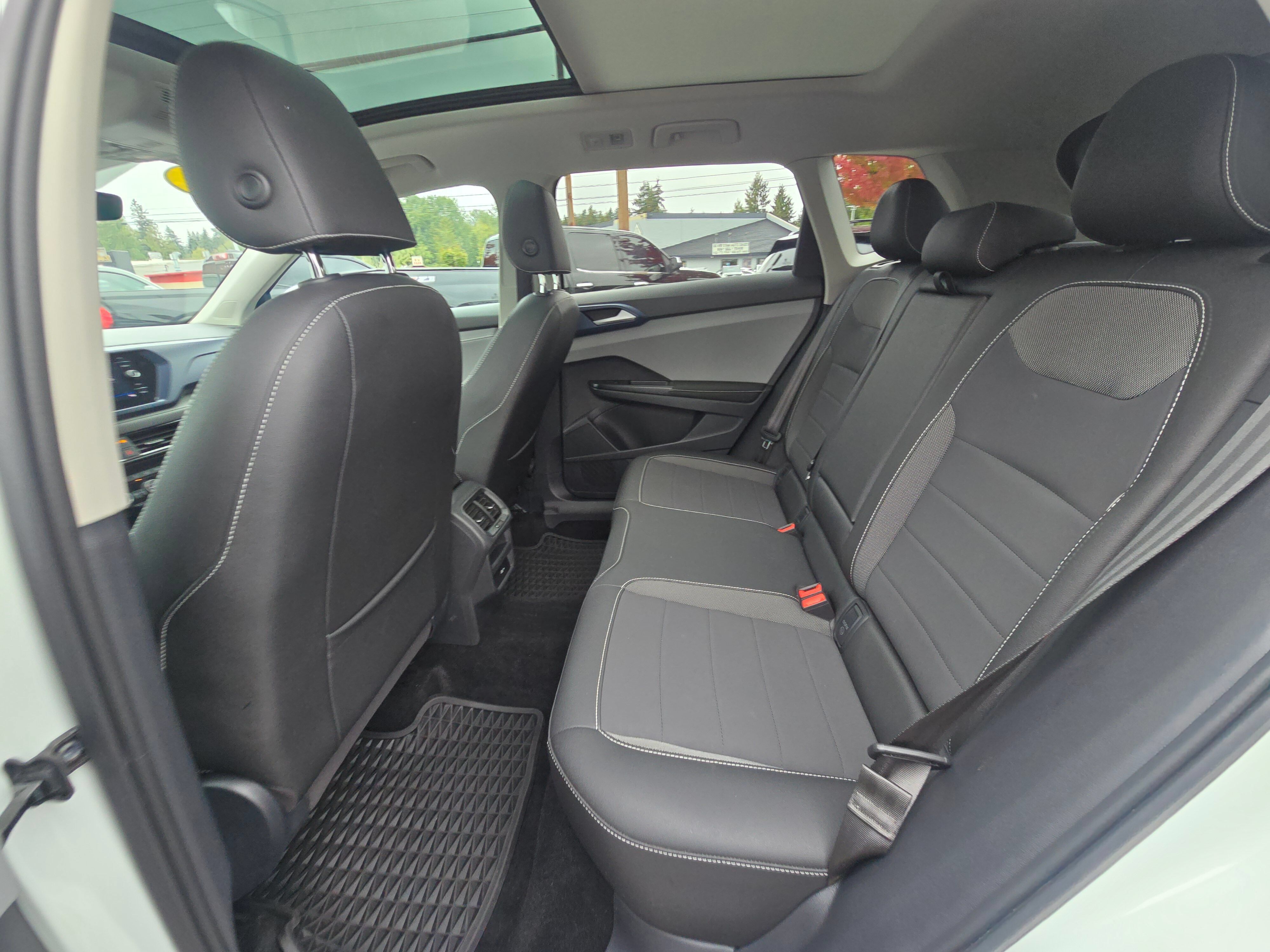 Used 2024 Volkswagen Taos SE w/ Panoramic Sunroof Package AWD/4WD image 16