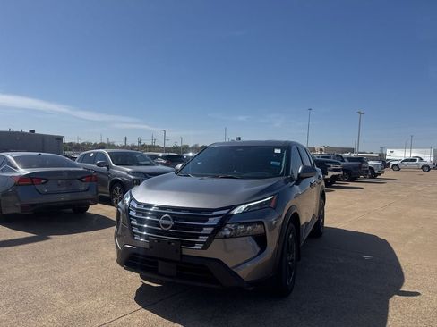 Used 2024 Nissan Rogue SV image 7