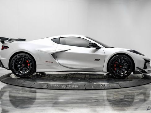 Used 2023 Chevrolet Corvette Z06 w/ Z07 Performance Package image 23