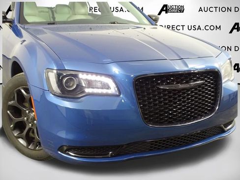 Used 2022 Chrysler 300 Touring w/ Sport Appearance Package image 42