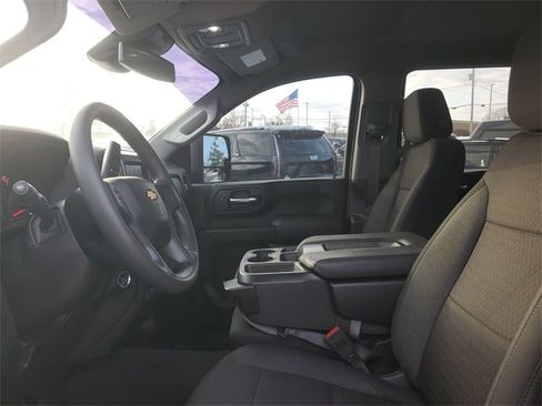 Used 2024 Chevrolet Silverado 2500 Custom w/ Custom Value Package image 17