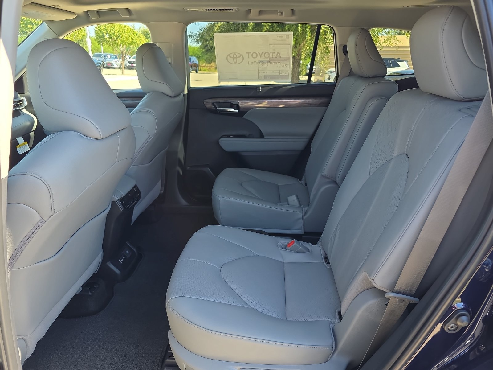 New 2026 Toyota Highlander Platinum AWD/4WD image 10