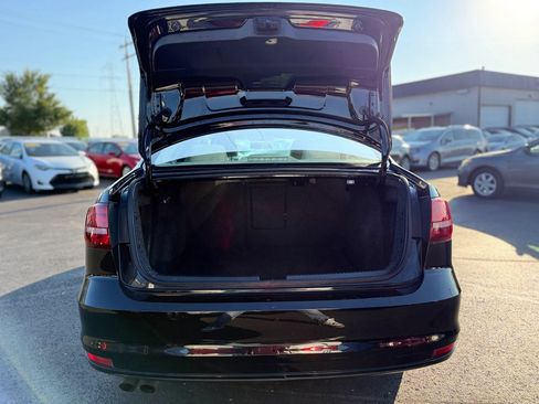 Used 2017 Volkswagen Jetta SE FWD image 35