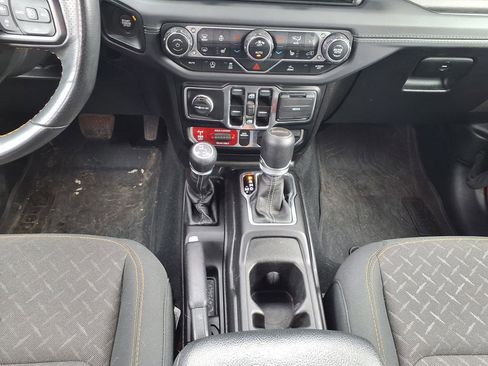 Used 2024 Jeep Gladiator Mojave w/ Convenience Group image 10