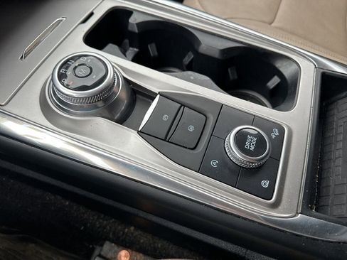 Used 2020 Ford Explorer Limited image 26